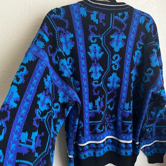 Vintage Patterned Sweater - Picture 2 of 5